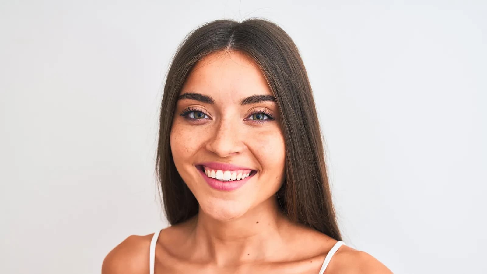A woman smiling with bright, white teeth