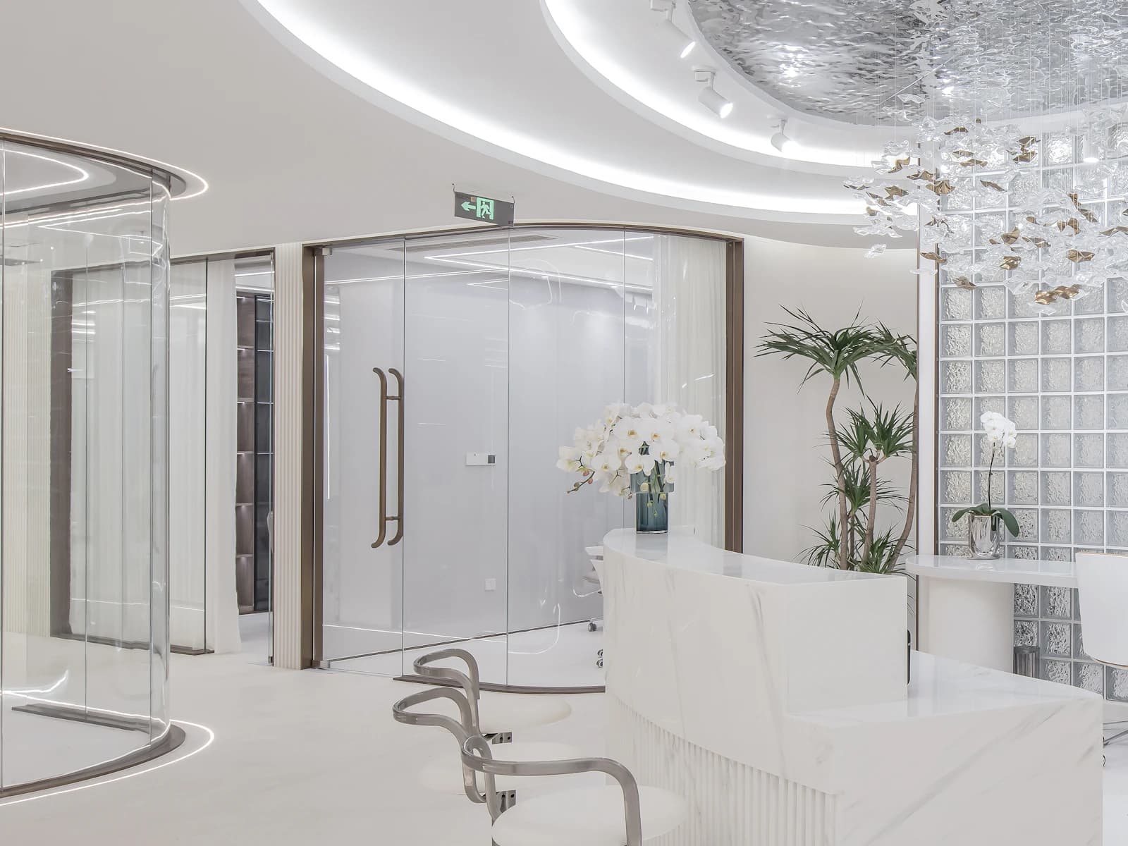 A multi-specialty Seoul clinic where the disciplines share a corridor